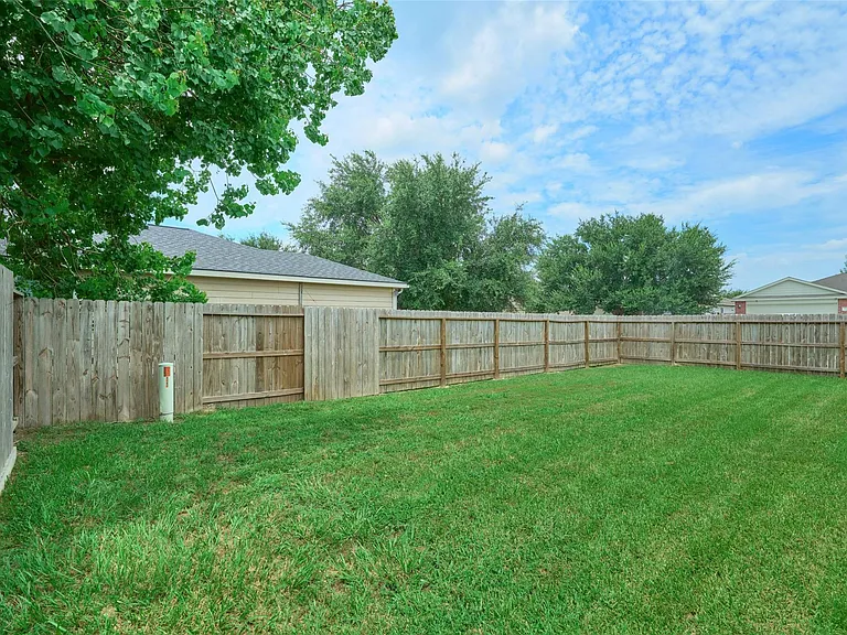 4243 Medina River Loop — Photo 35
