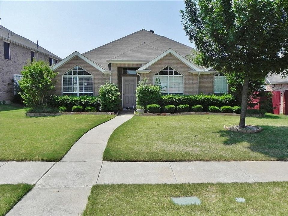 1st image of 2416 Ravenhurst Dr