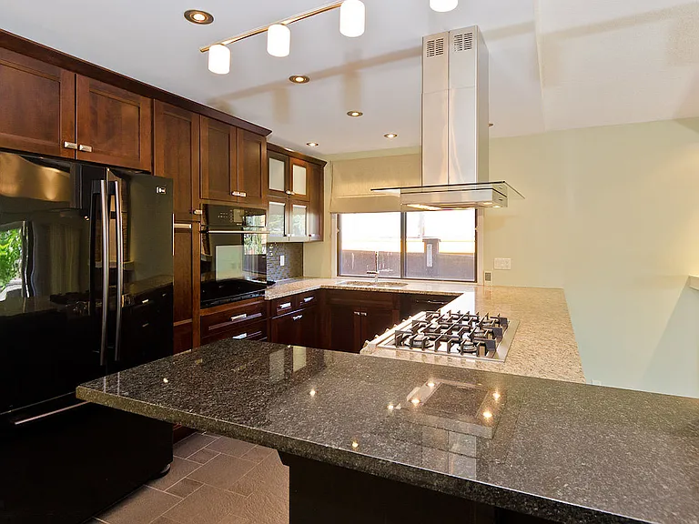 740 Coach Bluff Cres SW — Photo 11
