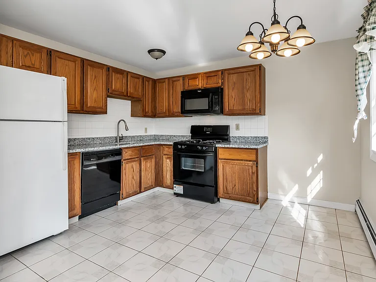 35 Fernview Ave #5 — Photo 4