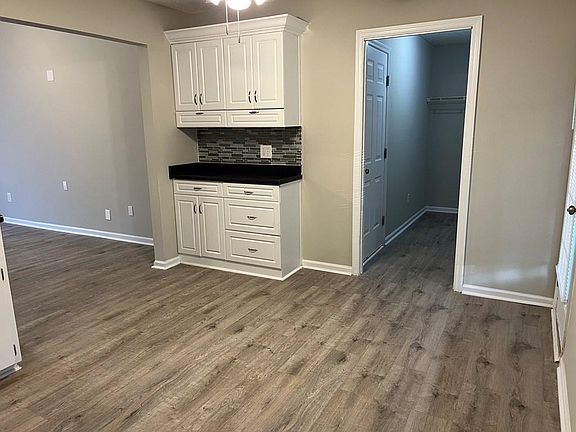 4th image of 2207 Driftwood Ln
