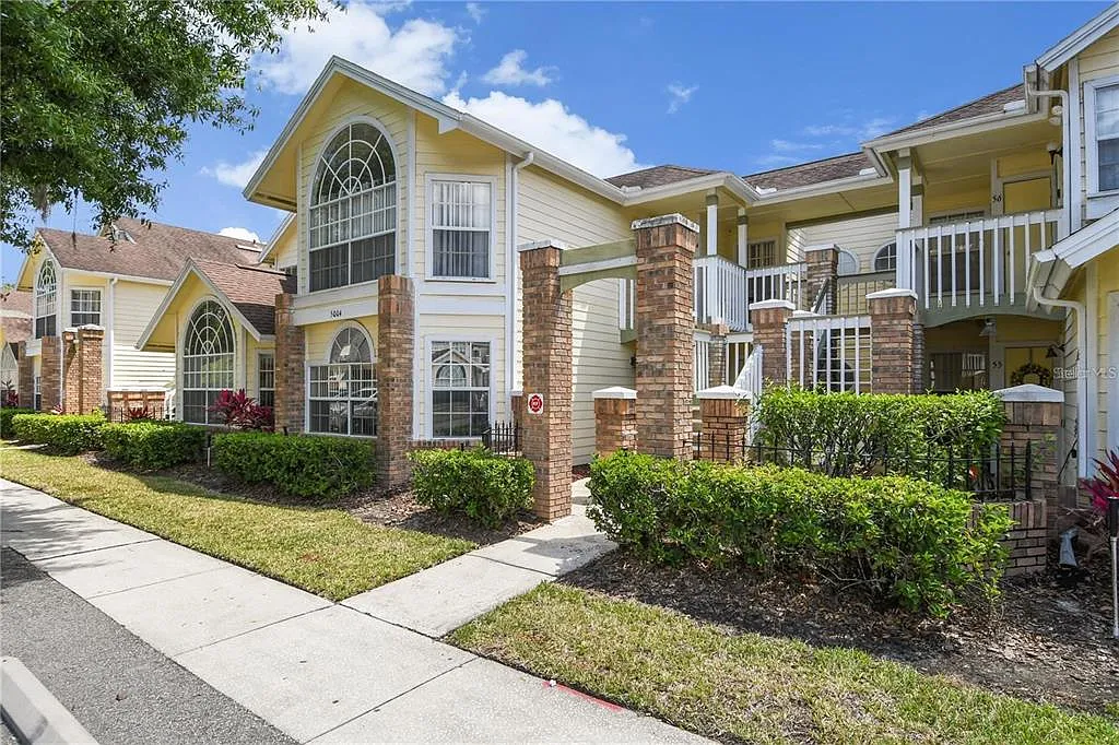 3 bed, 2.0 bath, 1220 sqft, $1,800 — Photo 1