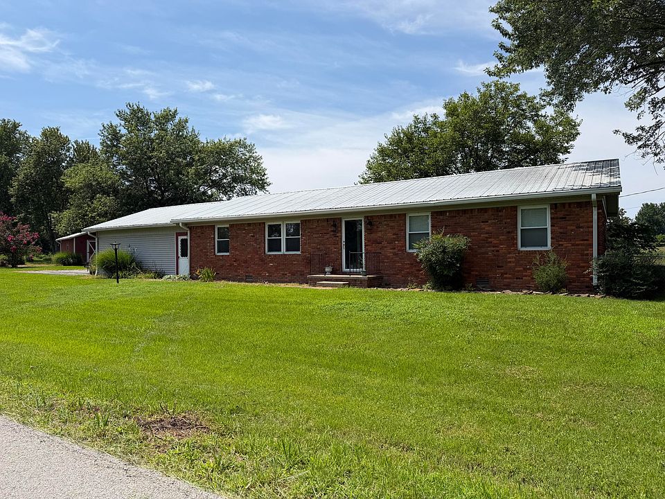 2nd image of 421 Lewis Rd