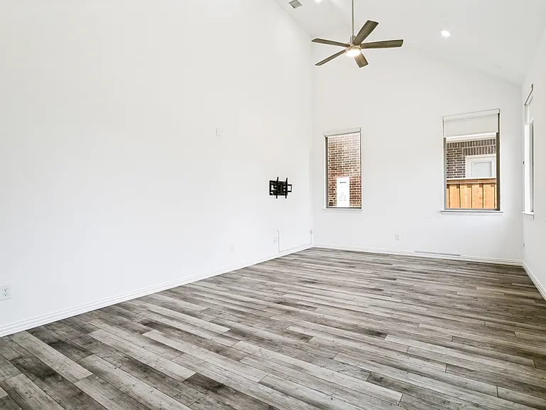 242 Woodson St — Photo 10