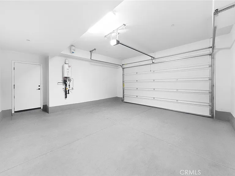 117 Henson — Photo 40