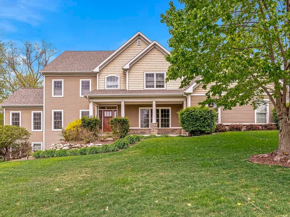 53347 Summer Breeze Dr, South Bend, IN 46637