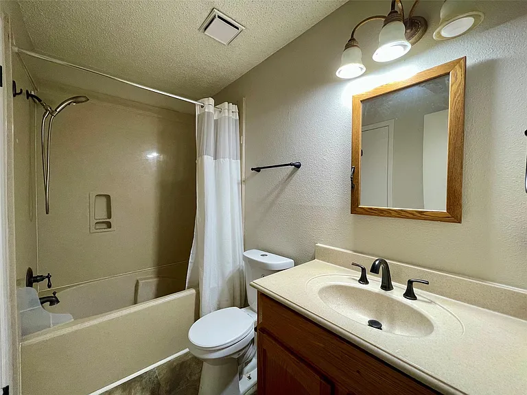 13703 Carsa Ln — Photo 15