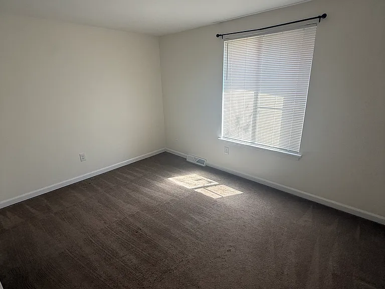 30 Charter Oaks Dr #4 — Photo 12