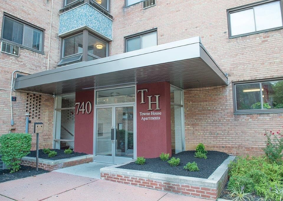 2nd image of 740 N Duke St APT 2M