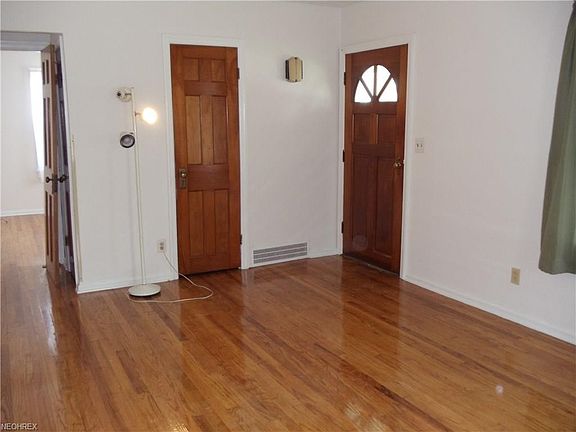 4th image of 1038 Stevens Blvd