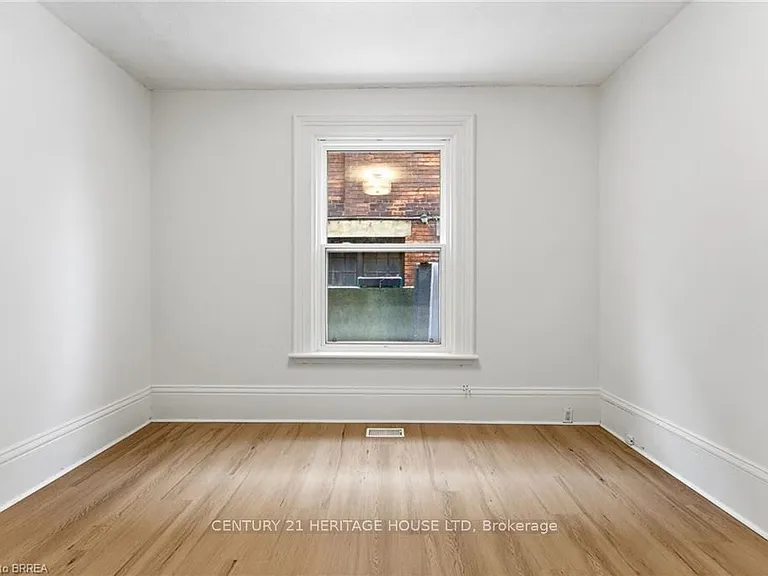 176 Darling St #1 — Photo 8
