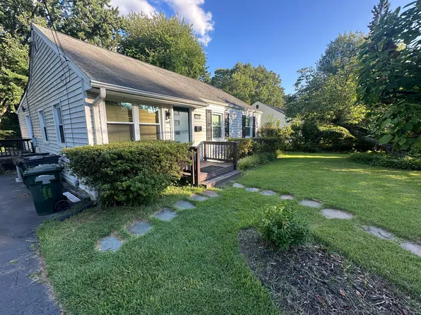 2009 Pimmit Dr, Falls Church, VA 22043