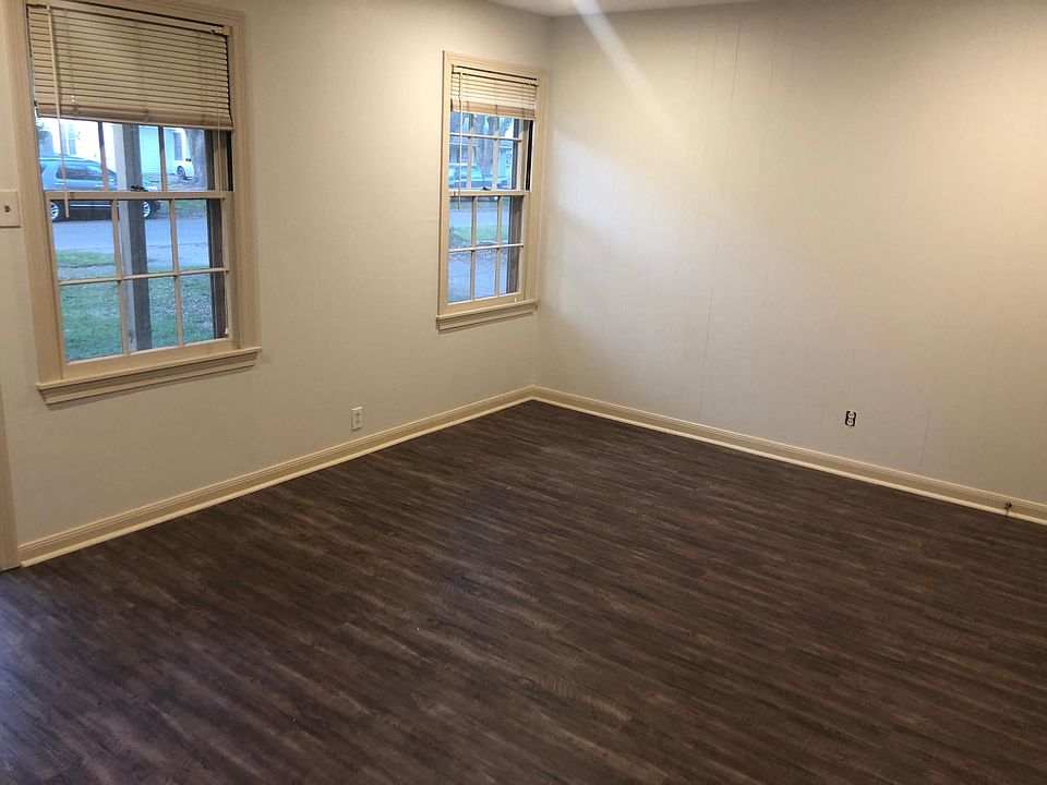 2nd image of 927 Dolby St