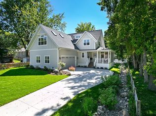 180 Bell St, Excelsior, MN 55331