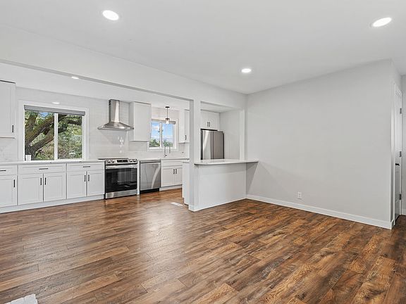 5th image of 2872 E Louise Ave