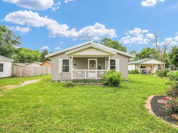 521 N McClellan St, Sullivan, IL 61951