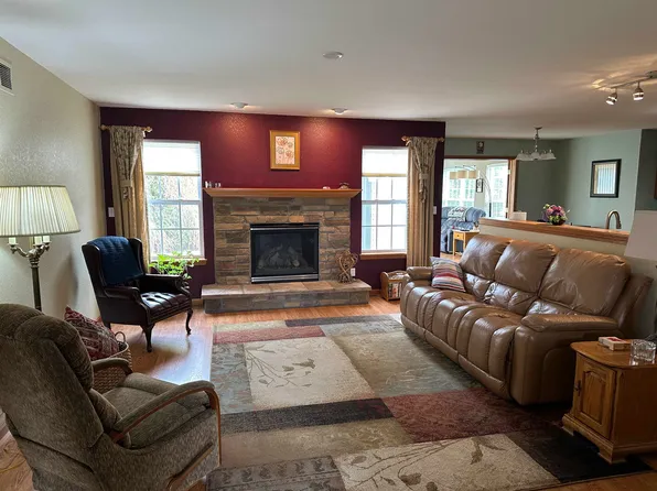 203 Prairie View Dr, Beaver Dam, WI 53916