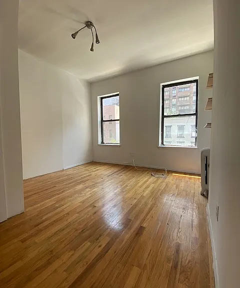 161 E 33rd St #4 — Photo 3