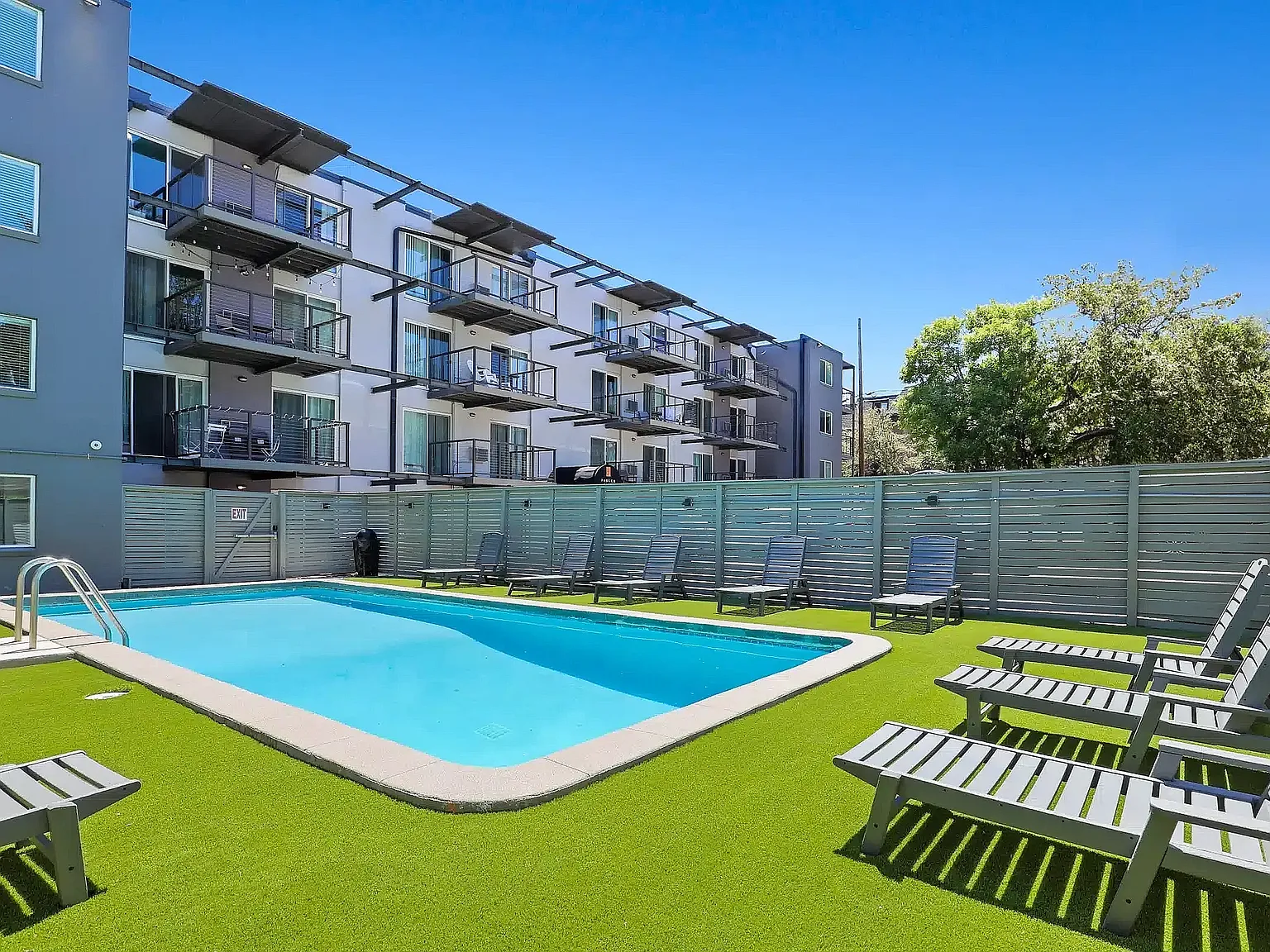 Parker off Pearl — Photo 1