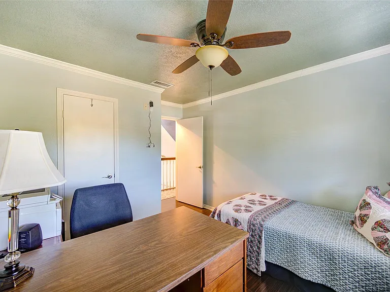 22526 Cove Hollow Dr — Photo 22