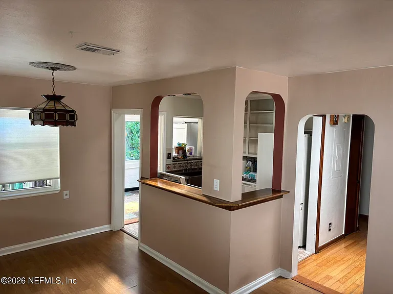 1343 Rensselaer Ave — Photo 32