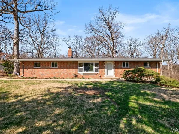 15 Oakwood Ln, Saint Louis, MO 63129