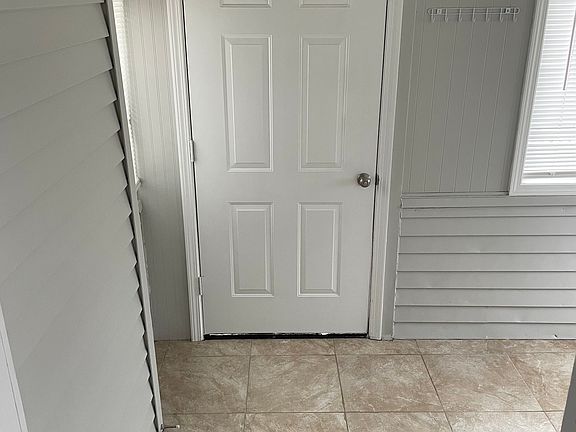 ENTRANCE FOYER