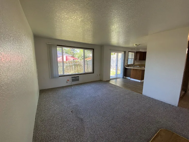 152 NE Atkinson Ct #33 — Photo 3