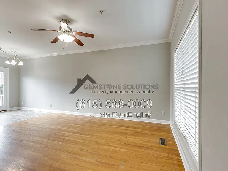 1012 McKenna Dr — Photo 10
