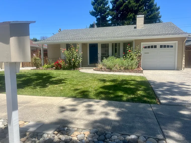 Virginia Ave — Photo 18