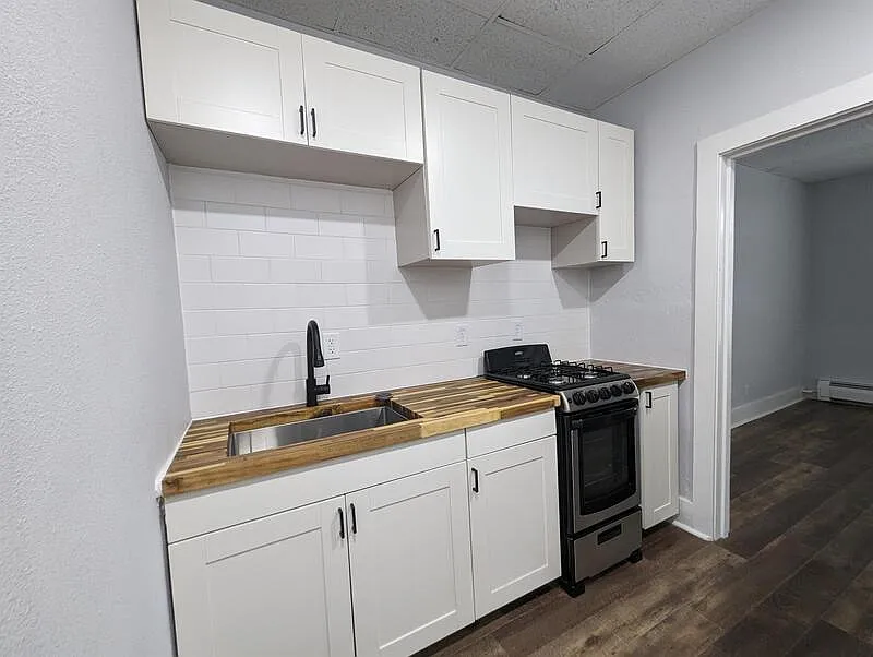 Studio, 1.0 bath, 380 sqft, $675 — Photo 3