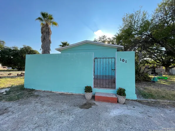 101 Avenida Juarez Rd, Brackettville, TX 78832