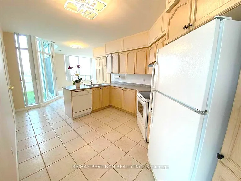 5 Emerald Ln #Penthouse 101 — Photo 11