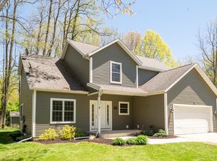 1401 Whispering Trl, Benton Harbor, MI 49022
