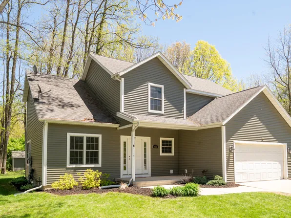 1401 Whispering Trl, Benton Harbor, MI 49022