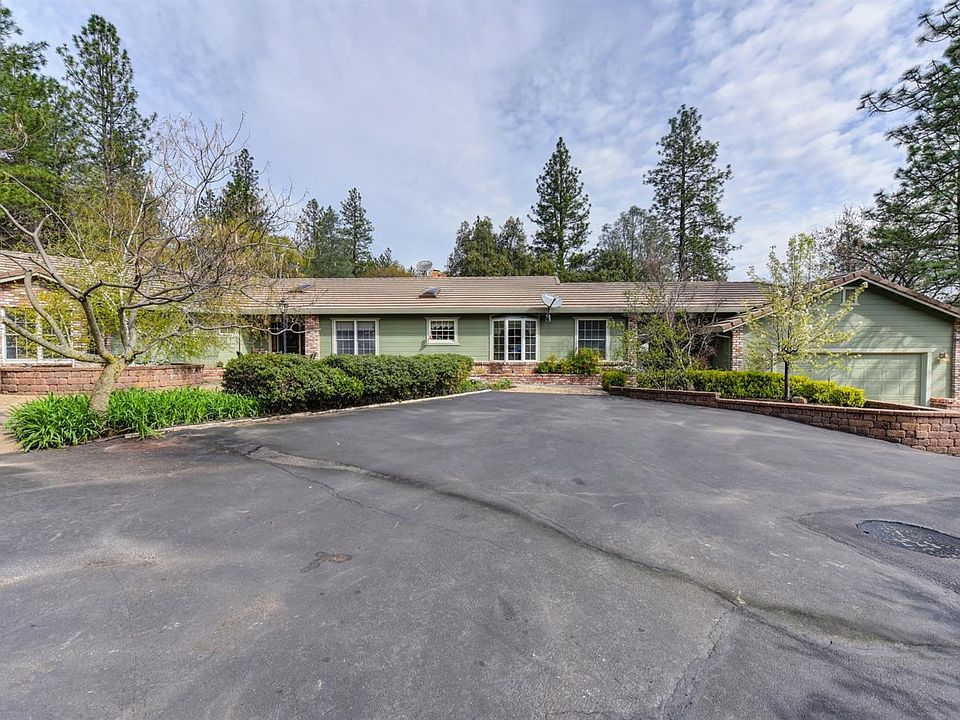 2nd image of 4065 Yosemite Pl