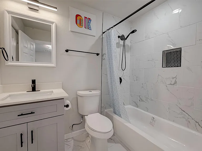 12055 Fairpoint Dr — Photo 17