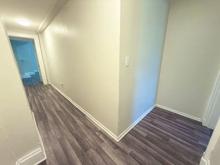 1030 Considine Ave — Photo 8