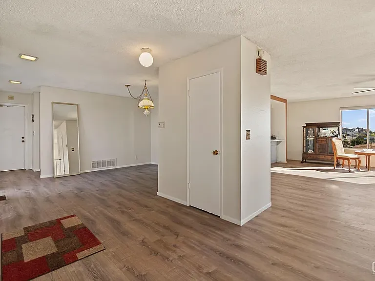 5505 Seifert St — Photo 10
