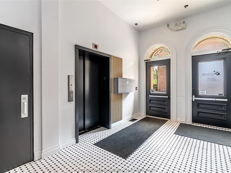138 King St W #202 — Photo 5