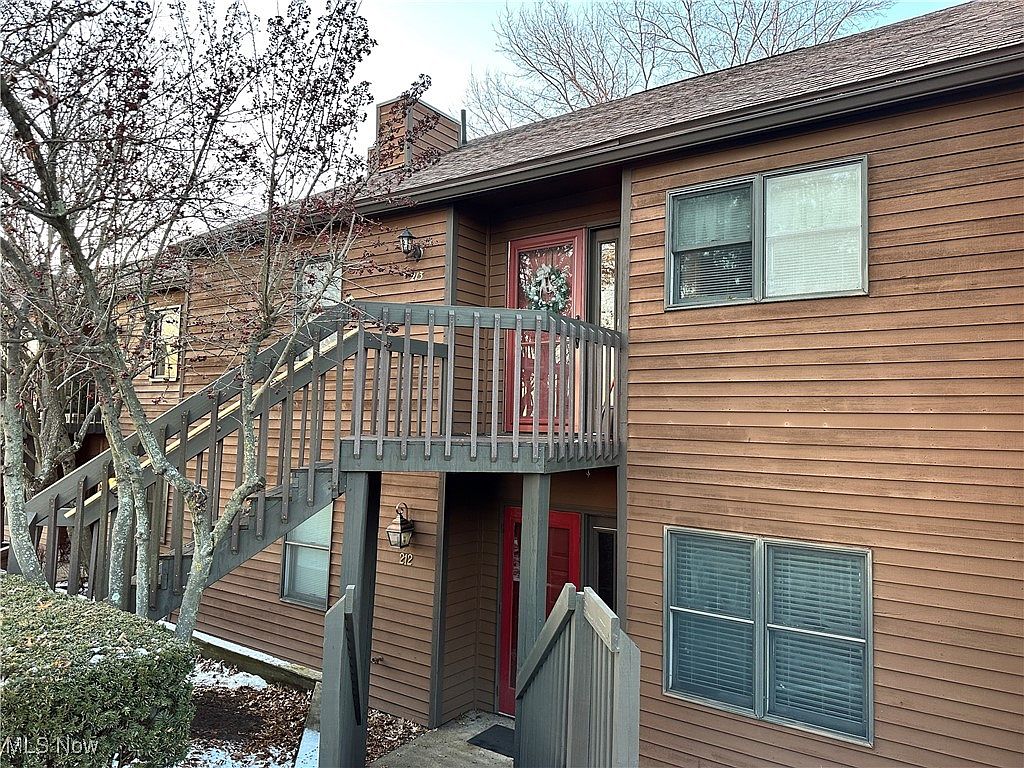 212 Clubside Dr NW