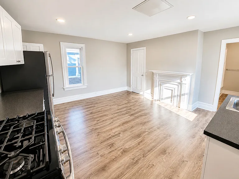 517 E Railroad Ave #2 — Photo 5