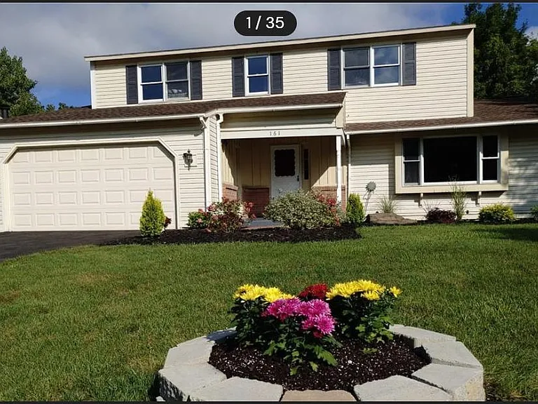 161 N Way — Photo 1