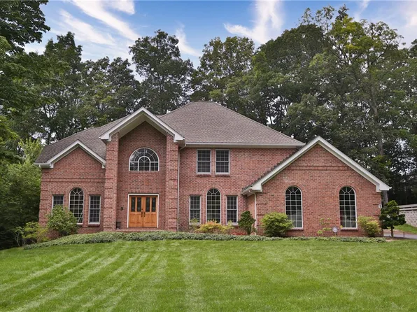 5 Cathedral Oaks, Fairport, NY 14450
