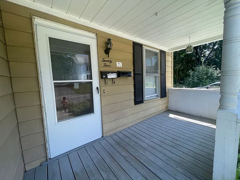 24 S John St — Photo 11
