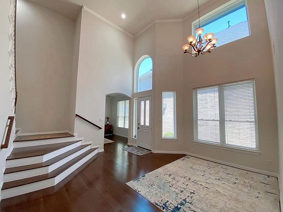 4th image of 2814 Waterford Dr