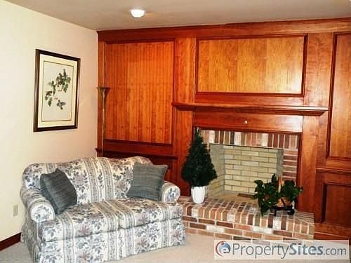 4th image of 2527 Sleepy Hollow Dr