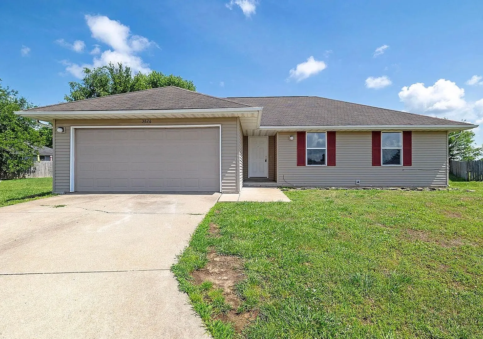 Available Now 3 bedroom 2 bath 2 car garage — Photo 1