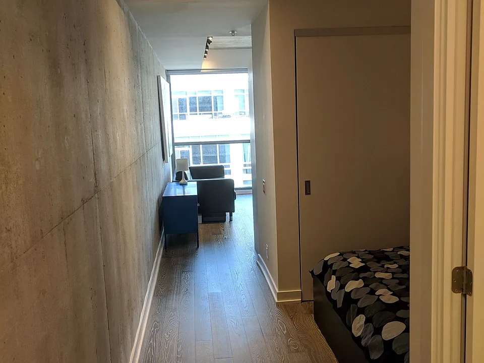 39 Brant St #912