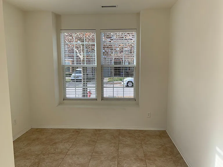 1819 Whirlaway Ct — Photo 6